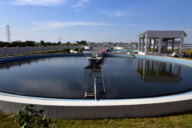 污水处理工程中投入式液位计选型指南